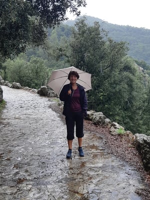 beim Kloster Lluc machen wir trotz schlechtem Wetter einen Besichtigungsspaziergang