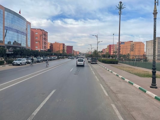 Die Stadt Beni-Mellal sieht auf den ersten Blick modern aus