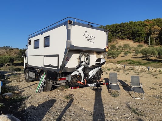 danach sitzen wir vor dem Womo und geniessen die Sonne ...