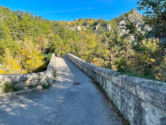 Aber die Einfahrt um die Ecke geht wirklich nicht. Schade.