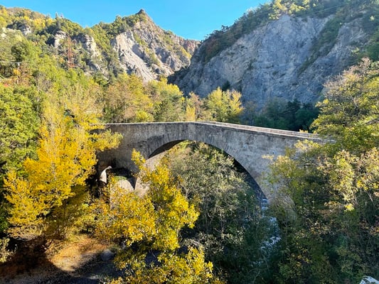 auf der Fahrt zur Passerelle will uns das Navi über diese Brücke führen