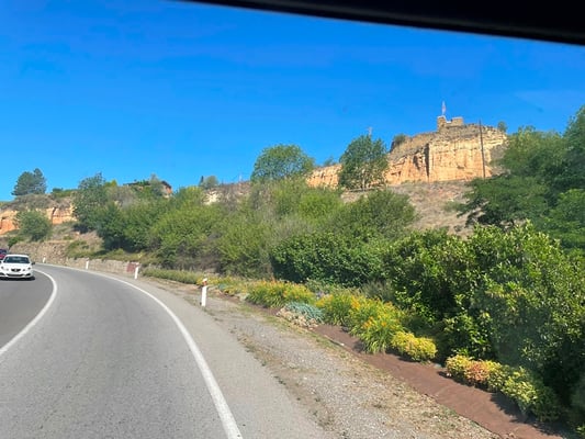 er eine normale Passstrasse