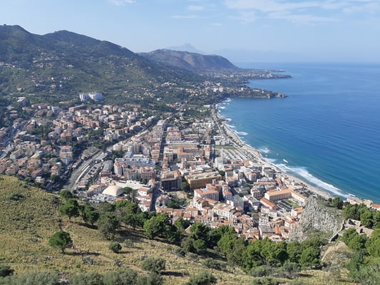 von ganz oben sieht man fast die ganze Stadt