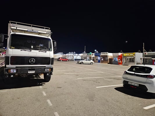 der Parkplatz ist fast leer