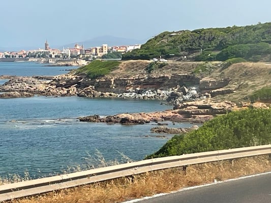 um eine Kurve fahren und wieder erscheint eine Ortschaft ...