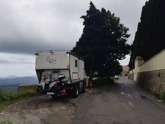 unser Stellplatz beim Friedhof