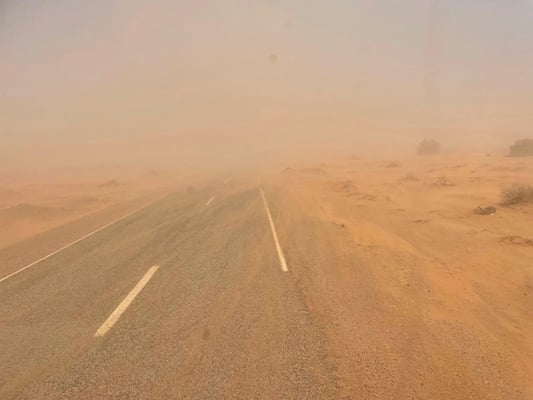 und leider auch sehr schlechte Sicht: starker Wind verfrachtet viel Sand
