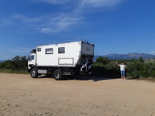 am Morgen, kurz vor der Abfahrt - wirklich ein schöner Platz, nur das Meer ist etwas weit weg (150 m!) und der Weg zum Strand etwas schmuddelig