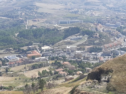 das Umland ist aber eindrücklich: hier Enna basso (das "Unterdorf")