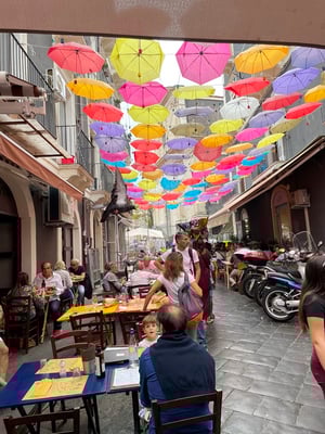 und die kleinen Restaurants sind meist sehr gut gefüllt