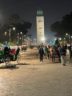 langsam begeben wir uns wieder zum Ausgang