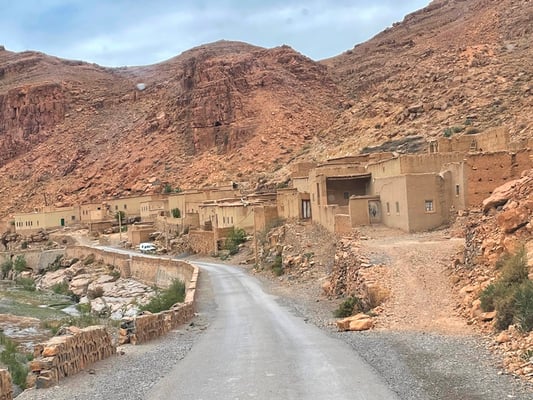 durch die Dörfer wird es manchmal etwas schmaler, aber kein Problem für uns