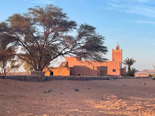 die Moschee ist leider nur 200 m entfernt - wegen dem Muezzin - der fängt um 05.00 h an mit Ausrufen