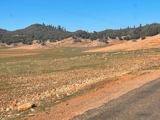 Fahrt durch das Hochland des mittleren Atlas
