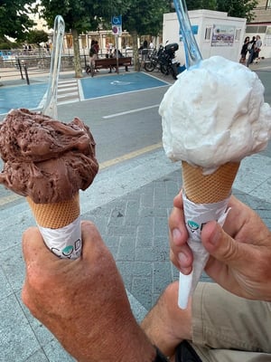 mehrere Male müssen wir am Abend noch an den Strand in eine Heladeria (Glace-shop) - man sieht weshalb, oder?