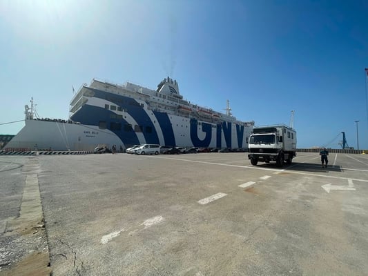 die Fähre der GNV steht bereit in Porto Torres