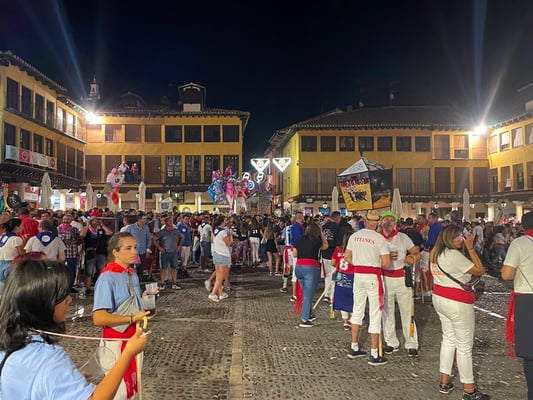 die ganze Stadt ist auf den Füssen