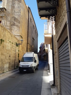 enge Gassen in der Altstadt von Enna