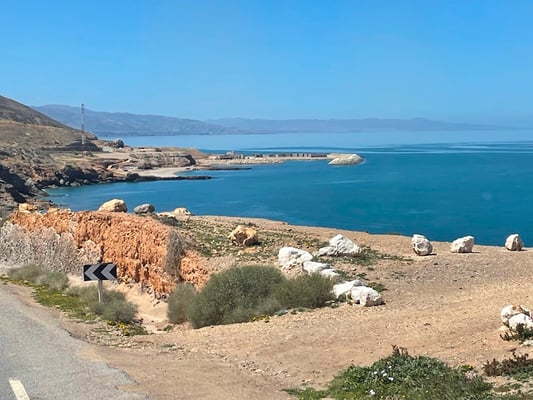 dem Strand entlang nach Osten kommen wir zur Plage Sidi Boussaid