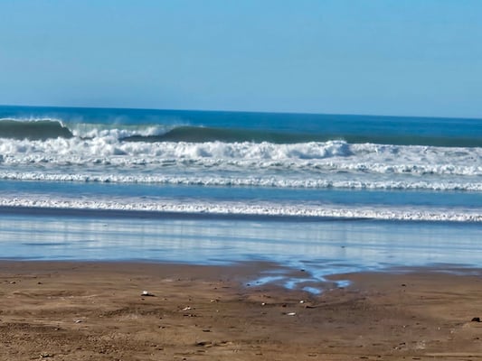die Wellen sind sicher 3m hoch - keine idealen Verhältnisse zum Schwimmen!