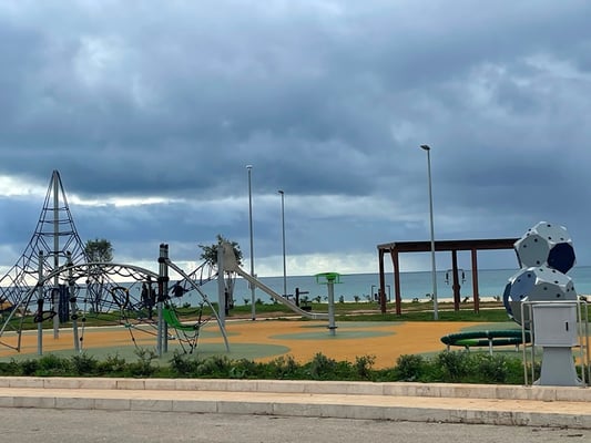 auch einen Fitness- und Turnteil gibt es