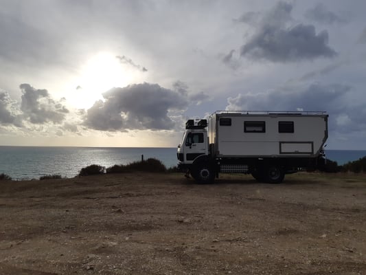 Parkplatz Punta Bianca, 80m über dem Meer