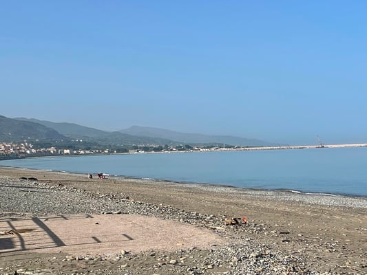 Schön, lang, und "eigentlich" toll - aber: Kieselsteine, Schmutz ohne Ende, schade ...