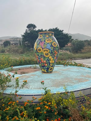 auch auf dem Kreisel ist Keramikkunst