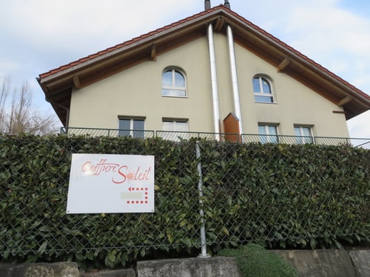 Hier befindet sich der Coiffure Soleil, Amsoldingen bei Thun