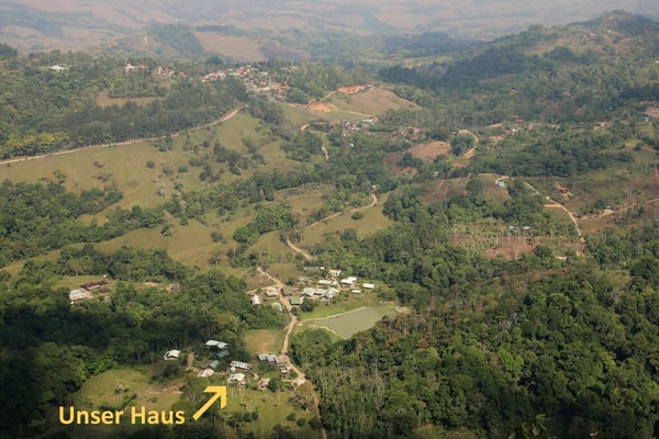 Die Finca von oben mit unserem Haus am unteren Rand