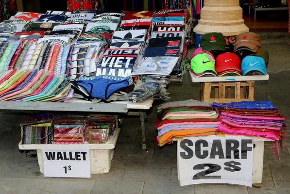 "Shop till you drop" in Hoi An - bei diesen Preisen fällt man nicht so schnell...