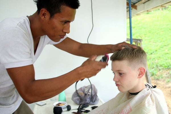 Lokale Frisuren vom lokalen Friseur