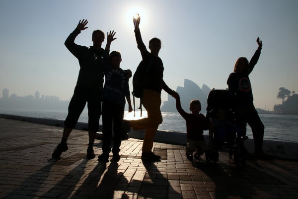 Posieren vor dem Wahrzeichen von Sydney.