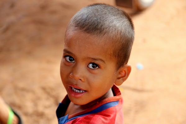 "T-Shirt, Painting, Bracelet, ..." früh übt sich, wer ein guter Verkäufer werden will.