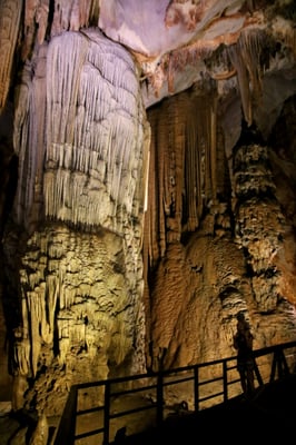 So gewaltige Stalaktiten und Stalagmiten haben wir noch nirgends zuvor gesehen