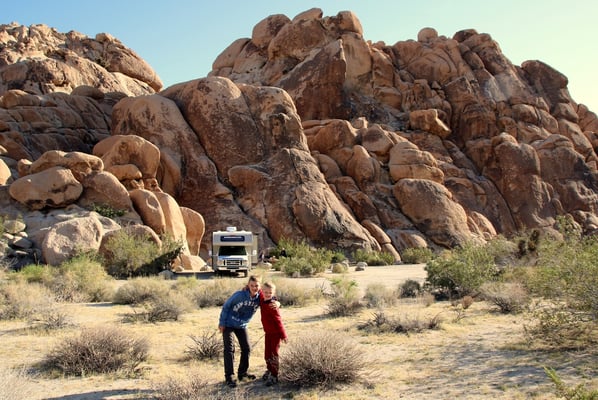 Campground zwischen Felsen im Joshua Tree Nationalpark
