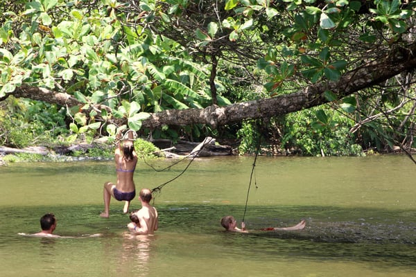 Abkühlung in der Lagune im Corcovado-Nationalpark