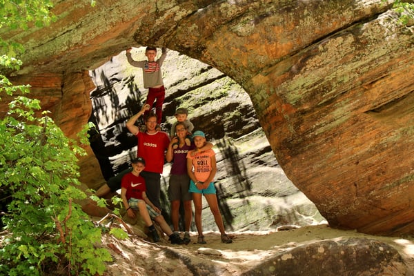 Arch (Gesteinsbogen) auf dem abenteuerlichen Hidden Canyon Trail im Zion Natioal Park