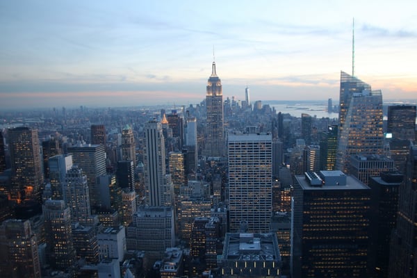 Empire State Building inmitten von Manhattan