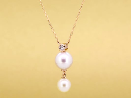 ピンクゴールドとパールが優しい雰囲気です。