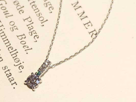 お客様ご自身のエンゲージリングを、ペンダントにリフォームされました。