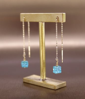 P002　ピアス（K10、アパタイト）