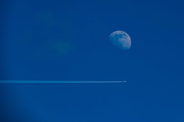 Mond Himmel Flugzeug