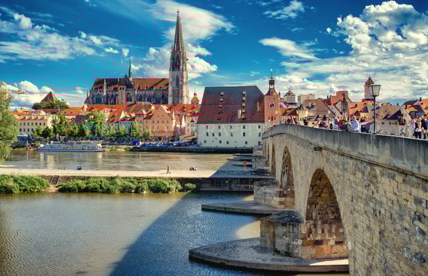 Regensburger Dom, Steinerne Brücke