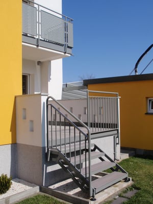 Balkon- und Terrassengeländer samt Aufgang