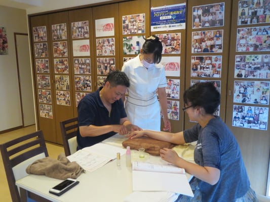 愛知　名古屋　栄　矢場町　アロマ　リンパ　ハンド　ヘッド　フェイス　全身　セラピスト　スクール　ローズミー　教室　スクール　マッサージ　１日　講座　資格　初心者　開業　副業