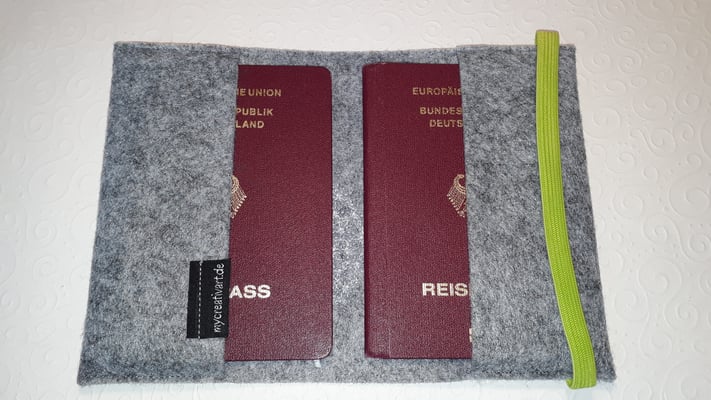 ...und so sieht sie von innen aus (Impfpässe können auch noch mit rein)