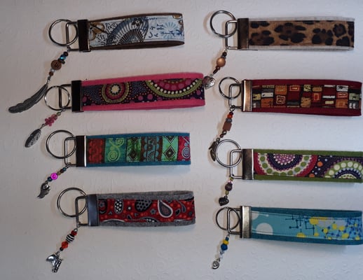 Schlüsselanhänger aus Filz mit Stoff und verschiedenen Anhängern, abgebildete Motive solange Vorrat reicht  (mehr unter Schlüsselanhänger), Preise wie abgebildet 7€. 