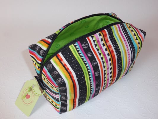 ... und leuchtend grünem Innenfutter 