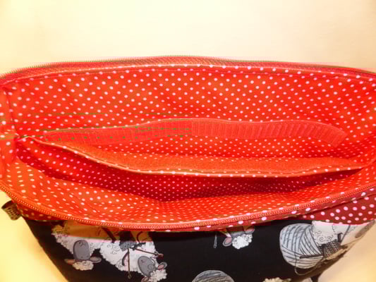 ...im Kundenauftrag mit separater Innentasche mit Klettverschluß...